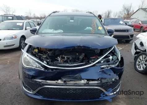 2017 Chrysler Pacifica Touring-L z USA, uszkodzony, nr VIN 2C4RC1BG9HR712345